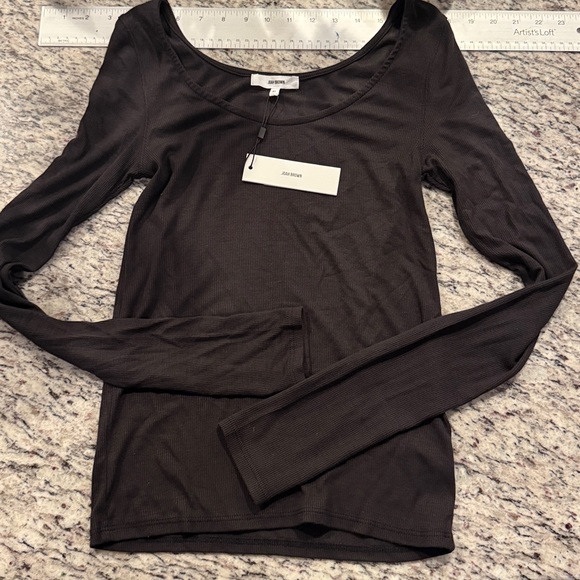 Joah Brown Classic Scoop Neck Long Sleeve in Vintage Black - Picture 4 of 8